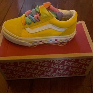 Girls 10.5 Vans Brand New In Box right sole messed up